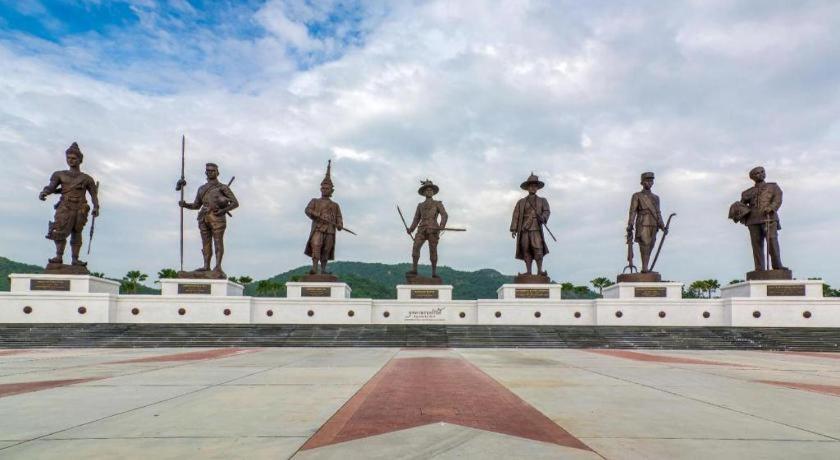Greenfield Valley Fishing Resort Hua Hin Bagian luar foto