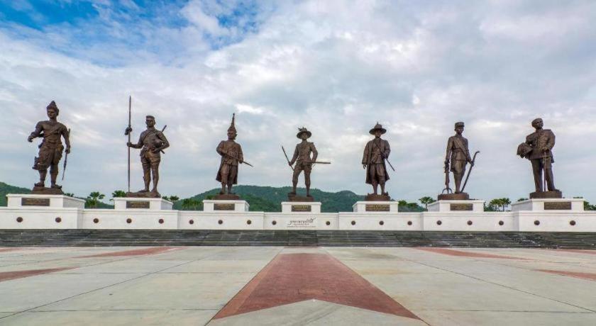 Greenfield Valley Fishing Resort Hua Hin Bagian luar foto